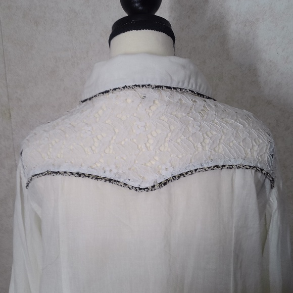 NWOT Pol 100% cotton Button Down Solid, Lace White & Black White Trim Top - Picture 4 of 16